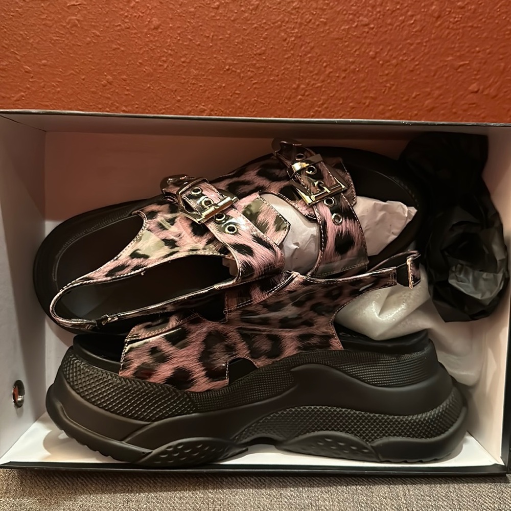 90’s retro sandal